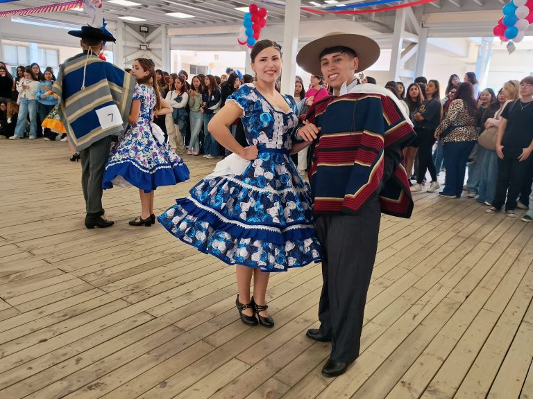 Estudiantes de UDLA Sede Viña del Mar celebran Día de la Chilenidad con juegos, concursos y tradiciones