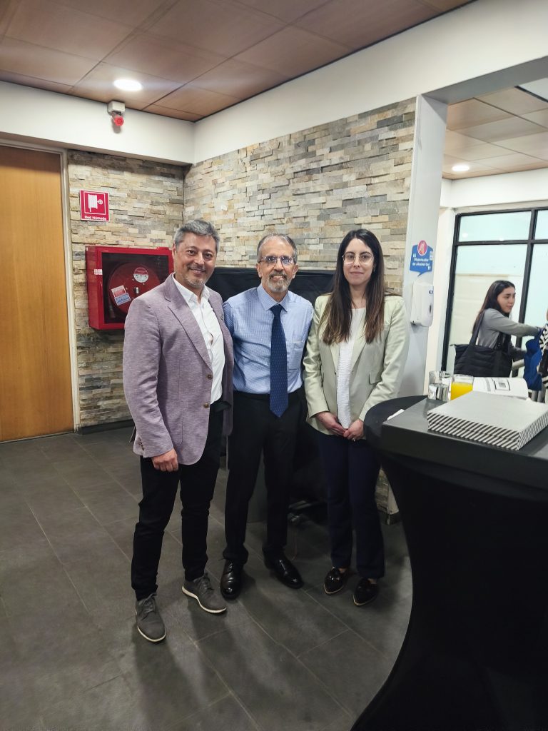 Estudiantes y académicos de UDLA se reúnen con el ilustrador del Atlas de Anatomía Humana de Netter