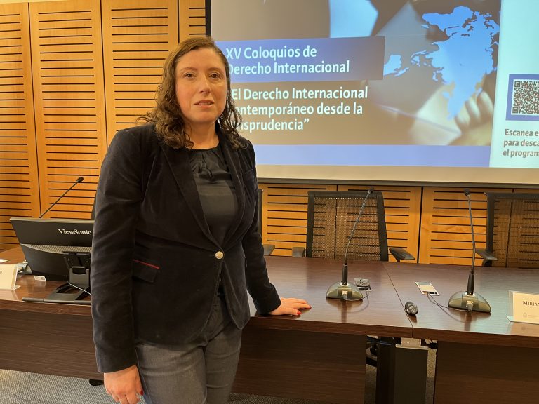 Académica de la Facultad de Derecho de UDLA María Lorena Rossel participa en coloquio de Derecho Internaciona