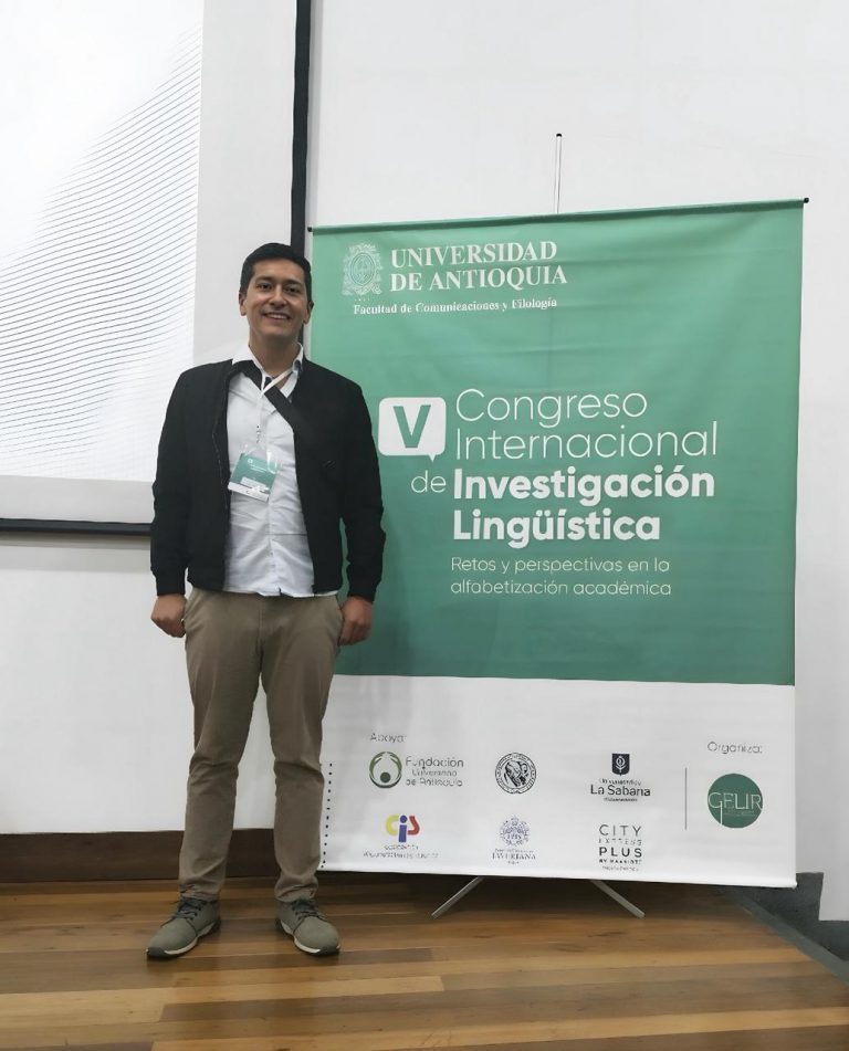 Académico de UDLA realiza pasantía y expone investigación en Colombia