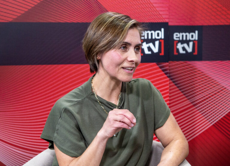 Directora del Doctorado en Bienestar Humano, Salud y Sociedad de UDLA destaca en EmolTV el aporte innovador del nuevo programa