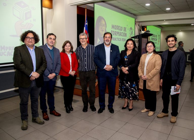 La Decana María Jesús Honorato presenta el nuevo modelo de formación práctica UDLA orientado a la equidad educativa.