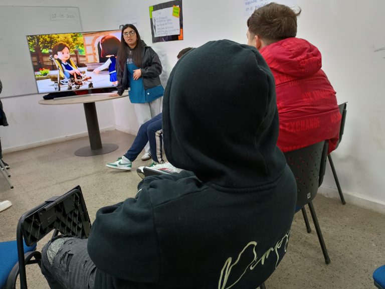 Proyecto de Acción Comunitaria de UDLA fortalece habilidades comunicativas en jóvenes privados de libertad en Limache