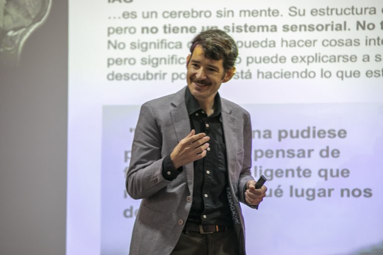 Cristóbal Cobo: experto internacional en Inteligencia Artificial analiza los desafíos de la Educación Superior en Seminario UDLA
