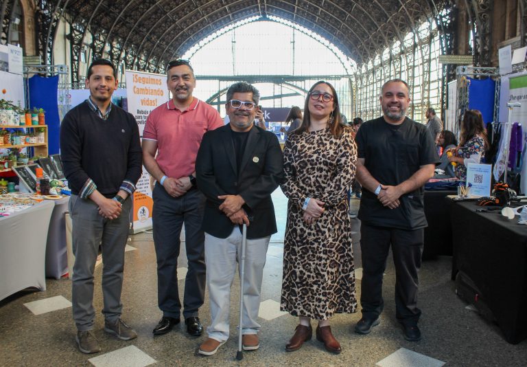 Docente del Magíster Interdisciplinar en Discapacidad e Inclusión comparte su experiencia de vida y superación en Expo Inclusión