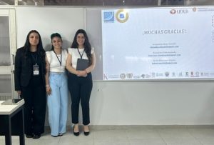 Estudiantes de Educación Diferencial UDLA exponiendo sus proyectos en Barranquilla
