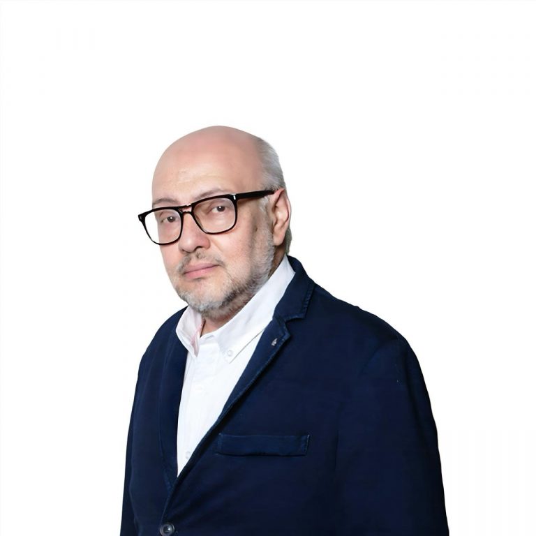 Alumnos de Periodismo de UDLA colaboran en investigación inédita sobre la imagen de las mujeres en la política