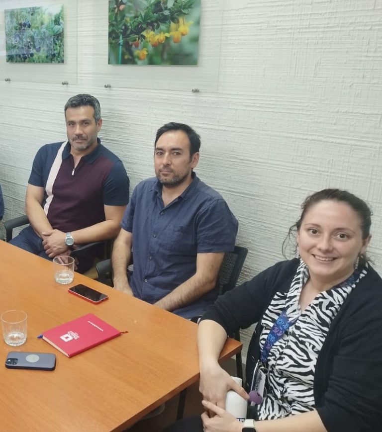 UDLA participa en la primera mesa nacional para normar el uso de bacteriófagos en la cadena alimentaria