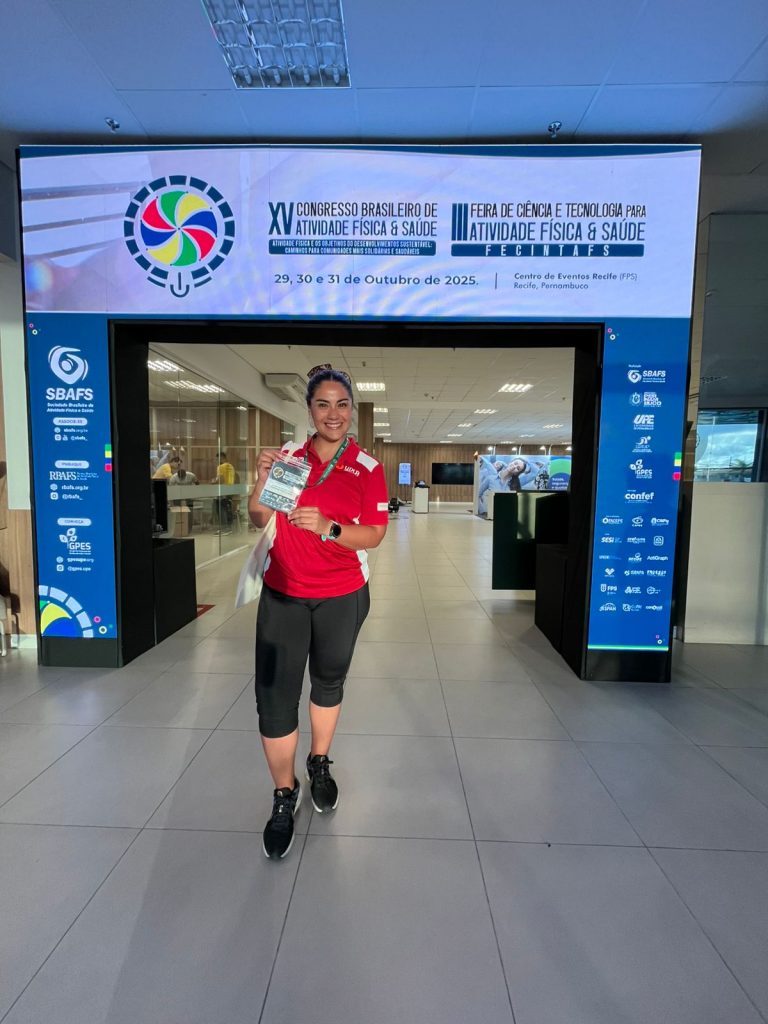 Académica de UDLA presenta investigación sobre recreos activos en congreso internacional en Brasil