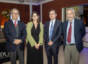 Autoridades universitarias y del Ministerio de Educación abordan los cambios en la educación pública chilena.