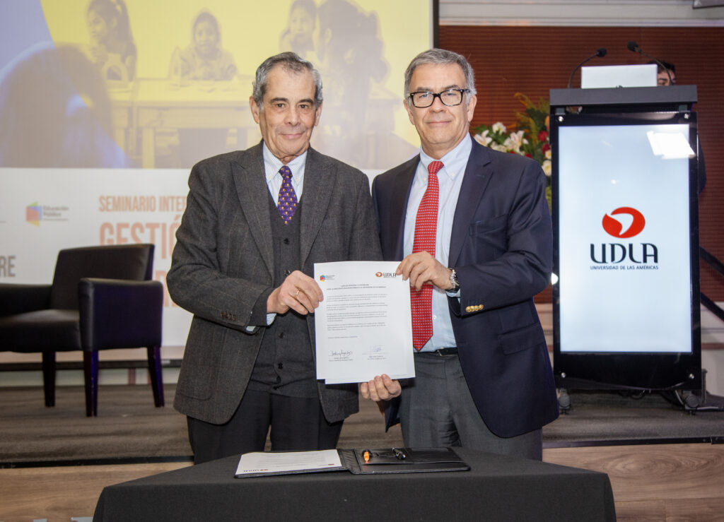 Autoridades y expertos internacionales analizan la educación pública chilena en seminario de UDLA.