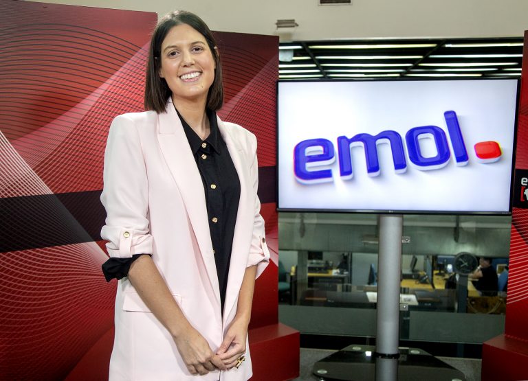 Investigadora de UDLA Izaskun Álvarez muestra avances de su investigación sobre tecnología para personas con demencia en EmolTV