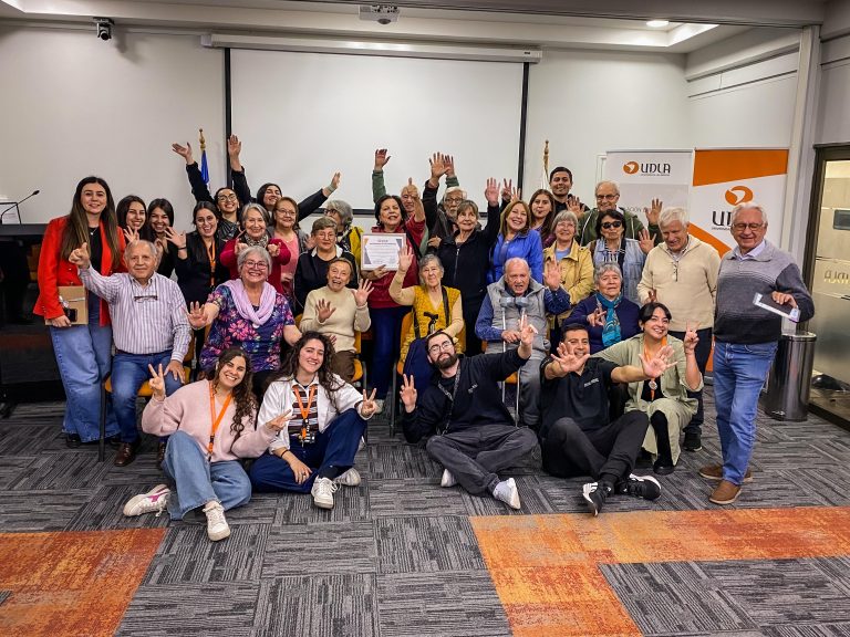 Académica de Fonoaudiología UDLA gana fondos VcM para impulsar intervención interdisciplinaria en envejecimiento activo