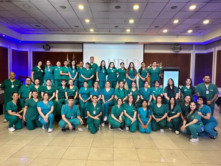 Estudiantes UDLA celebran su Compromiso Veterinario 2025