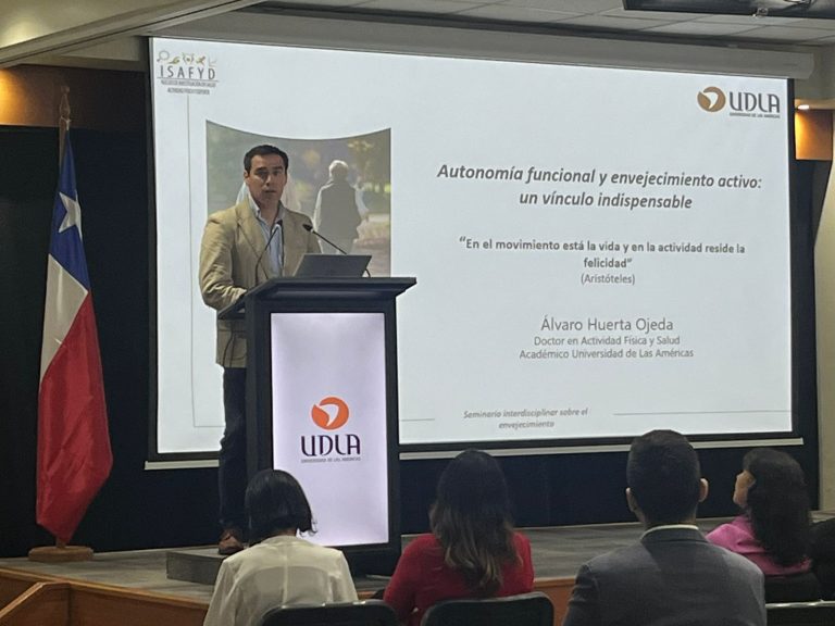 Escuela de Enfermería UDLA reúne  a expertos y estudiantes en seminario dedicado a los desafíos del envejecimiento activo