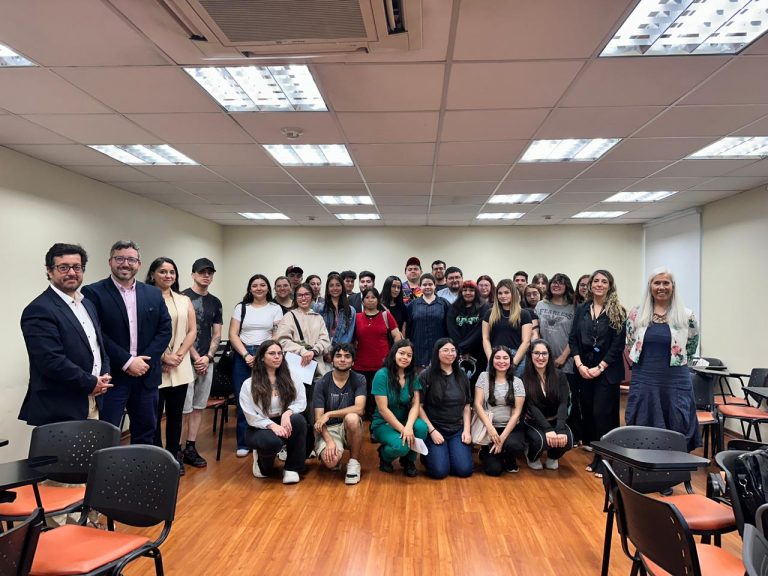 UDLA impulsa diálogo interdisciplinario y la primera clínica del país dedicada a la defensa de los derechos de los animales