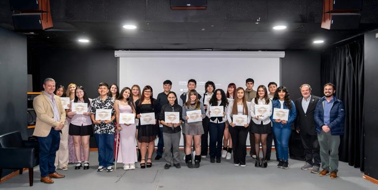 Unlock Your English de UDLA certifica a 50 estudiantes a lo largo de Chile potenciando sus habilidades lingüísticas en inglés