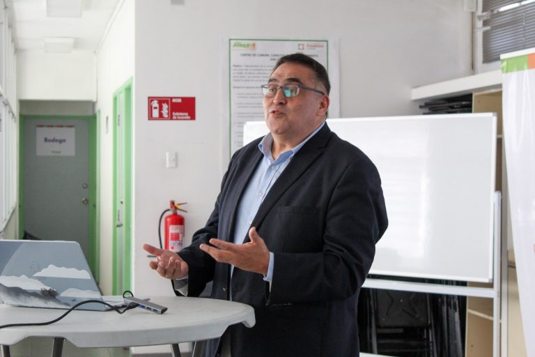 UDLA y Municipalidad de San Joaquín realizan taller sobre formalización de emprendimientos