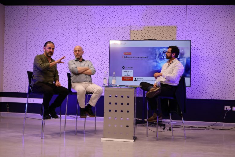 Seminario Primaveral de Física en UDLA: “Del pizarrón a la sociedad”