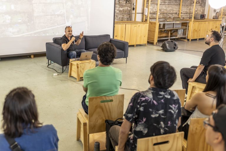 Nueva sesión de MOMENTO explora la práctica transnacional del arquitecto Mario Rojas