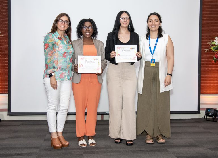 UDLA certifica a dirigentes sociales participantes del programa “Nutriendo Comunidades”