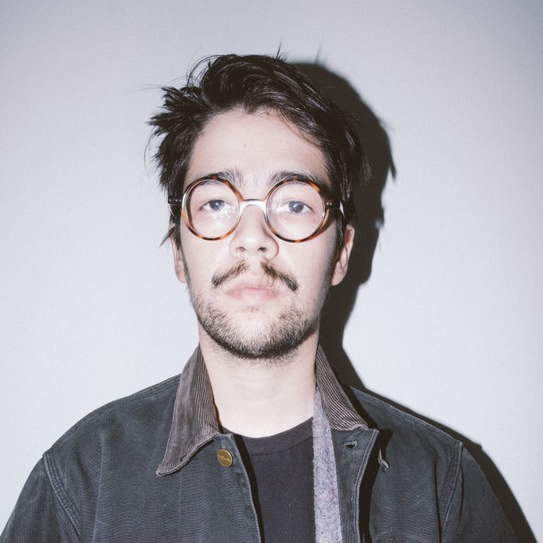 Felipe Muñoz, académico de la Escuela de Animación UDLA, recibe el premio Rodrigo Rojas de Negri