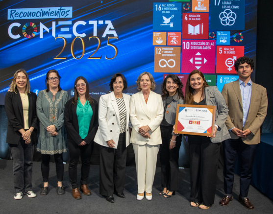 Programa de Intervención Comunitaria de UDLA obtiene segundo lugar en los Reconocimientos Empresariales CONECTA 2025 por su contribución a los ODS