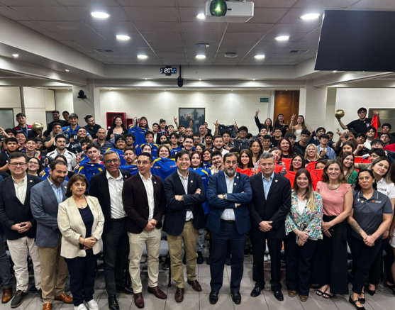 UDLA reconoce a sus deportistas destacados en Ceremonia de Excelencia Deportiva 2025