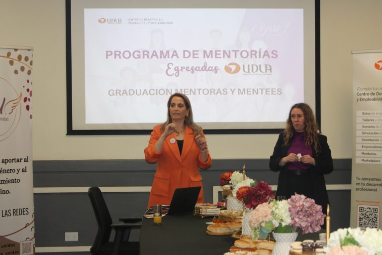 Programa de Mentorías de la Comunidad de Egresadas UDLA celebra la graduación de su segunda generación