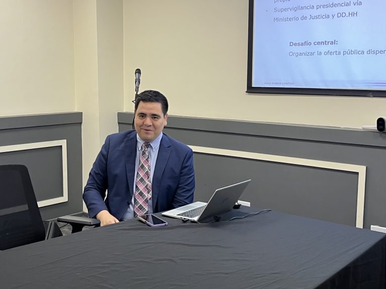 Escuela de Derecho de Universidad de Las Américas analiza reformas al acceso a la justicia junto a director de la Corporación de Asistencia Judicial