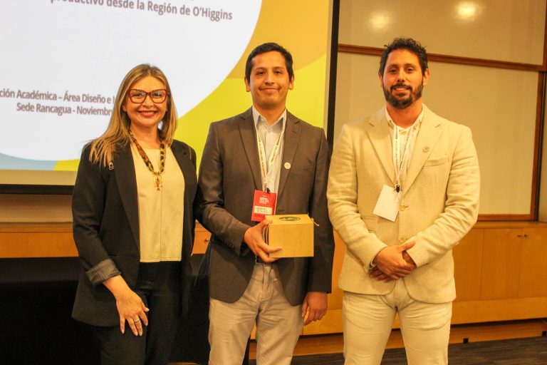 UDLA presenta avances de su Escuela Integral para Personas Mayores en Congreso VcM INACAP 2025