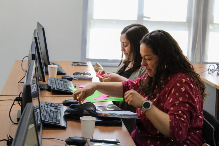 Taller aborda estrategias socioemocionales y uso de inteligencia artificial en la docencia universitaria