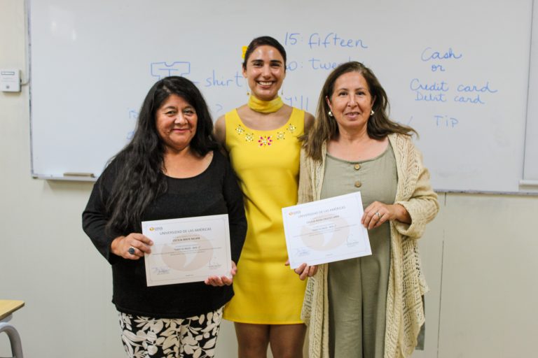 UDLA certifica a emprendedores que completan curso de inglés en Campus Santiago Centro