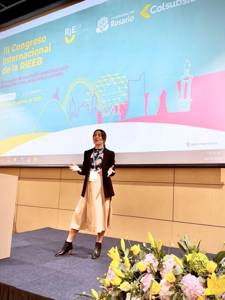 Investigadora UDLA expone en Congreso Internacional de Educación Emocional en Colombia