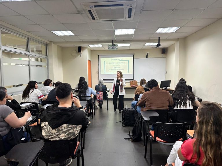 Jornada de actualización en fisiatría para pequeños animales reúne a docentes y egresados de UDLA