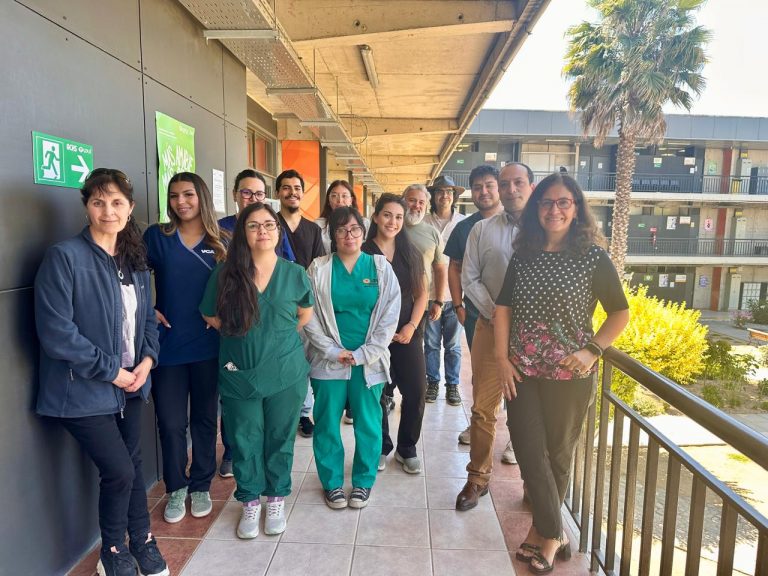 Egresados UDLA realizan pasantía en Clínica de Animales Menores de Campus Melipilla