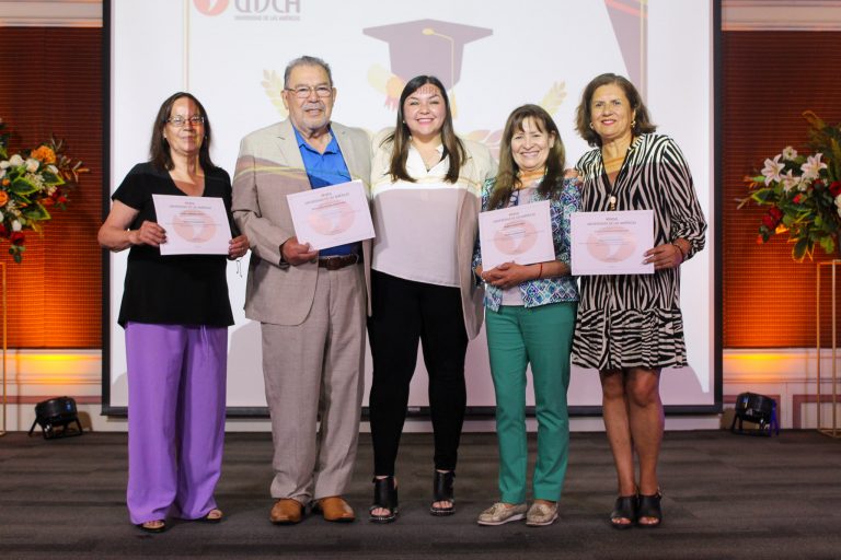 UDLA desarrolla ceremonia de cierre del curso de formación como pacientes estandarizados en Campus Santiago Centro