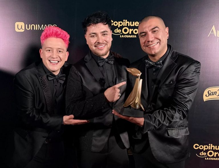 Egresado de Periodismo de UDLA obtiene Copihue de Oro