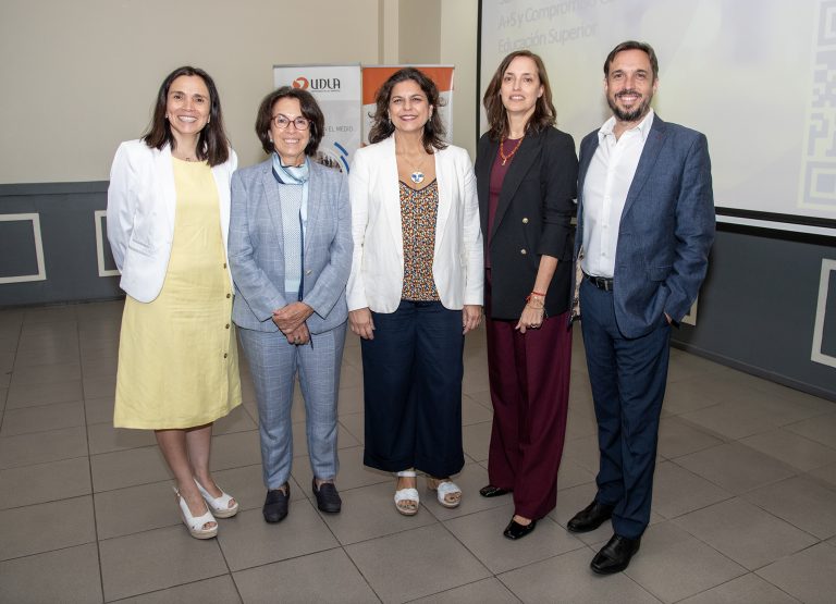 UDLA realiza primer Seminario de Vinculación con el Medio con foco en Aprendizaje y Servicio en la Educación Superior
