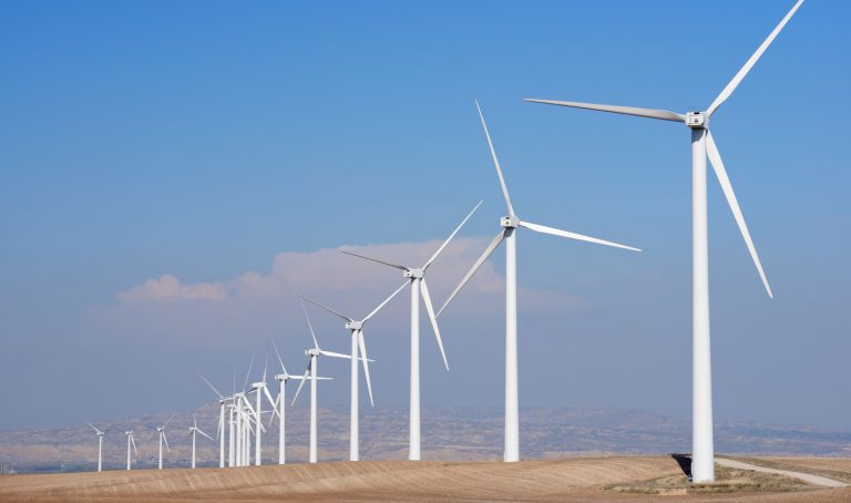 Investigadora de la Facultad de Salud y Ciencias Sociales UDLA analiza impactos de la transición energética en territorios indígenas con Fondecyt de Iniciación 2026