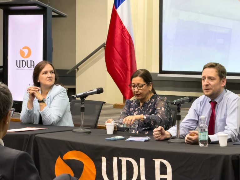 Escuela de Derecho de UDLA junto a la Corporación de Asistencia Judicial realiza charla sobre mediación y arbitraje