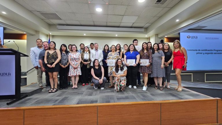 Instituto de Idiomas entrega certificados de cursos de inglés, chino mandarín y portugués