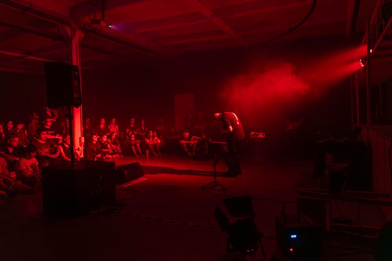 Con entradas agotadas se desarrolla la séptima versión del festival Soundtiago: cuerpo, sonido y espacio