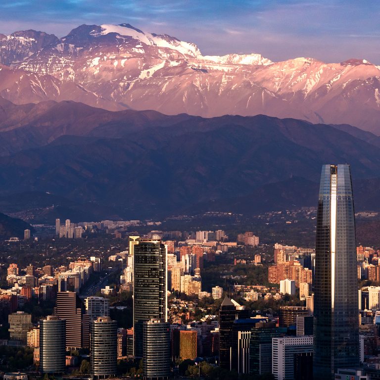 Investigador de la Escuela de Arquitectura analiza cómo la crisis habitacional reconfigura el Gran Santiago con Fondecyt Regular 2026