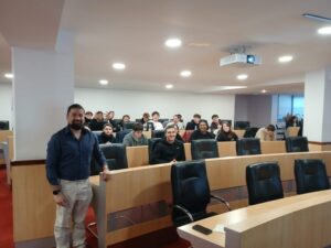 Profesor en auditorio