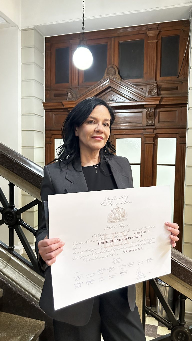 Pamela Cordero, egresada de Derecho UDLA: “A mis cincuenta años estoy partiendo desde cero otra vez y me siento orgullosa”