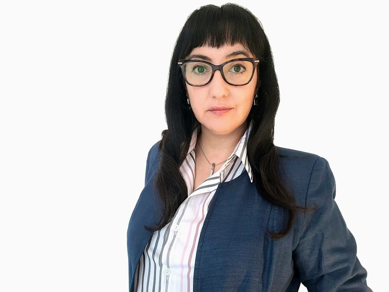 Académica investigadora de FACOM dicta charla “Inteligencia Artificial: riesgos y oportunidades para la comunicación estratégica”