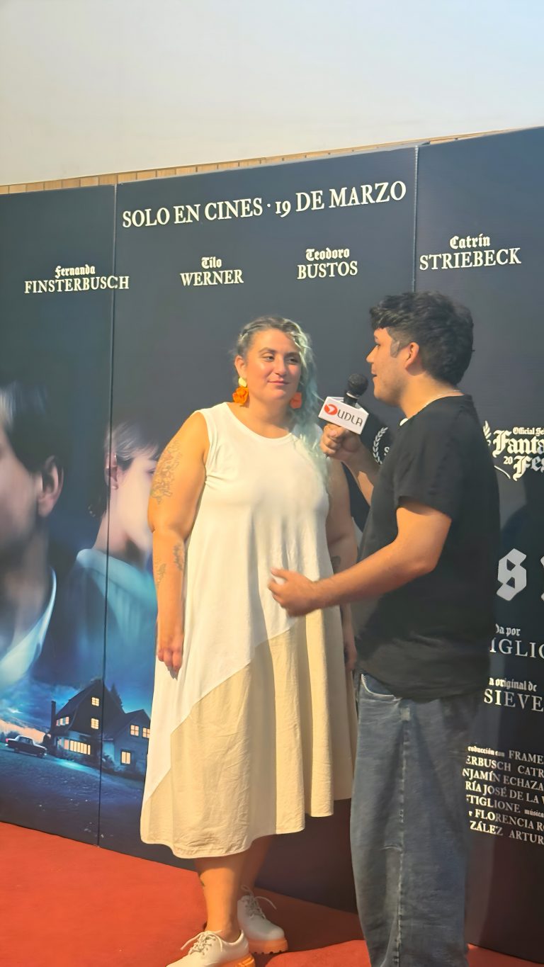 Estudiantes de Periodismo y Comunicación Audiovisual y Multimedia de UDLA asisten al preestreno de la película “Todos los males”