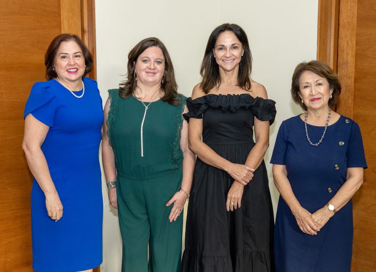 Profesionales de diversos sectores analizan en UDLA la incorporación de la mujer en sectores tradicionalmente masculinizados