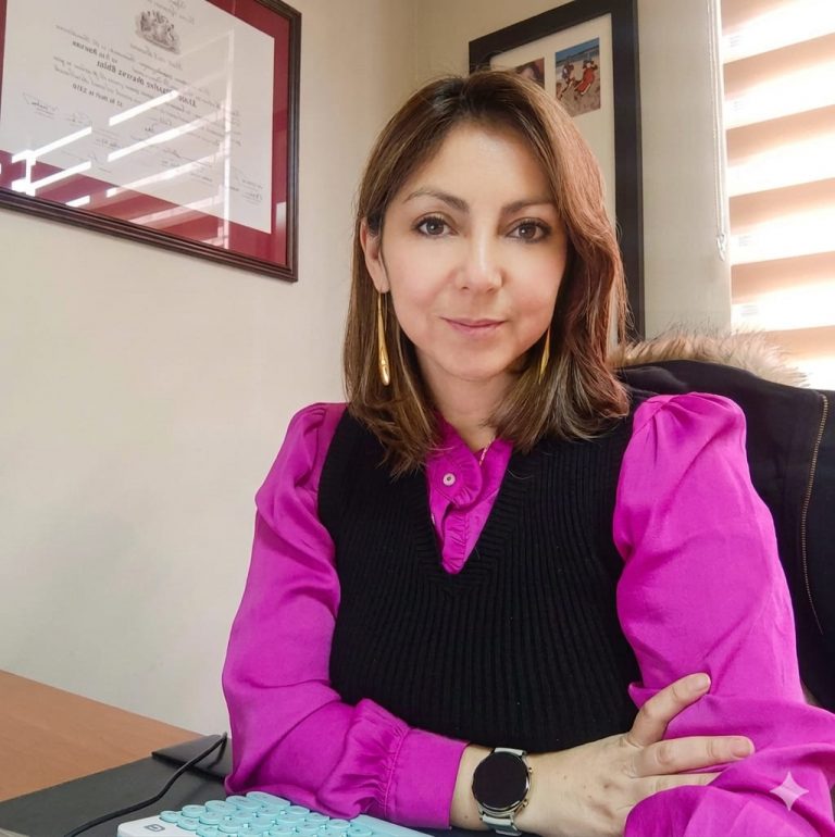 Abogada egresada de UDLA destaca por su aporte social en la Corporación de Asistencia Judicial